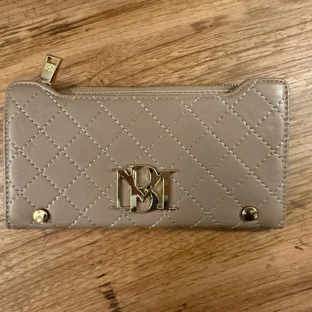 Badgley Mischka Quilted Wallet in Tan NWOT